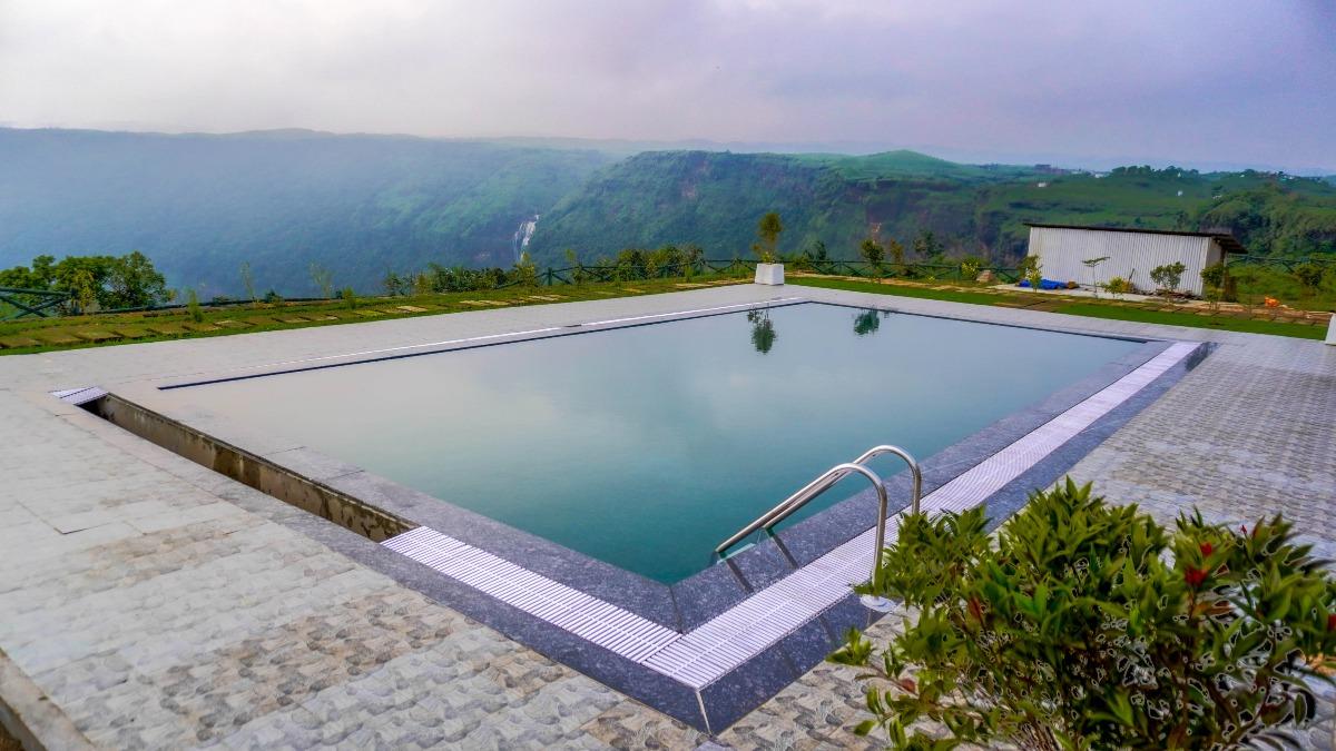 100 Waterfalls Tents & Suites
